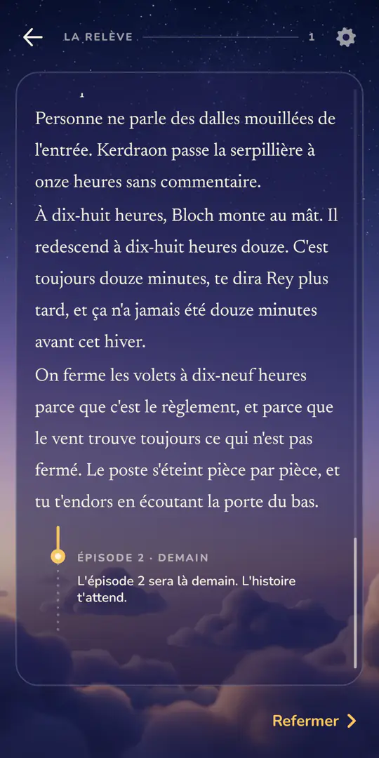 La fin d'un épisode : les dernières lignes du texte, puis « Épisode 2 · demain — L'épisode 2 sera là demain. L'histoire t'attend. » et le bouton Refermer.